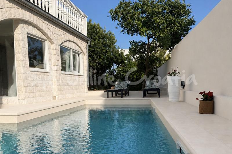 House Karma with swimming pool